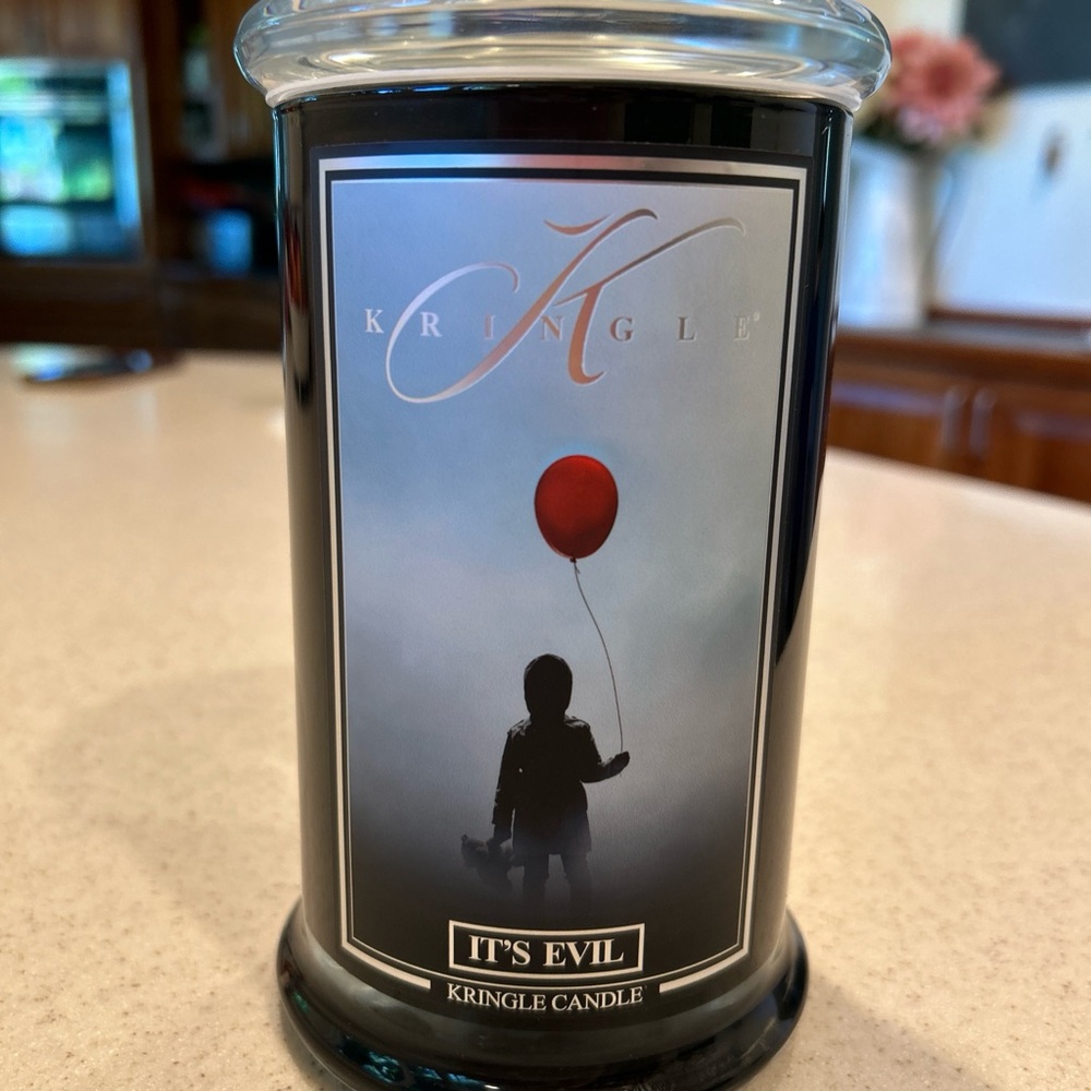 Kringle candle halloween 2023 It’s Evil 22oz limited edition almond vanilla‎